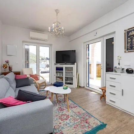 בית נופש House 25 *