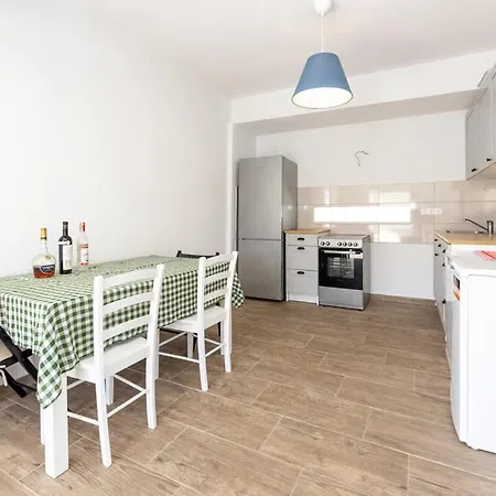 בית נופש House 25 *