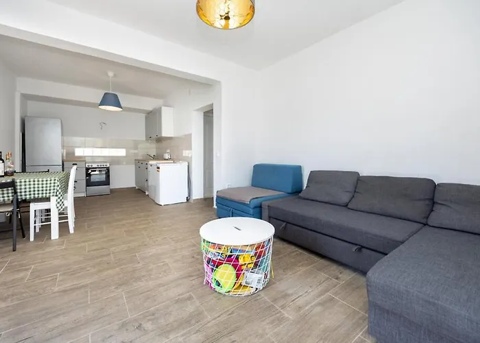 House 25 * Marina