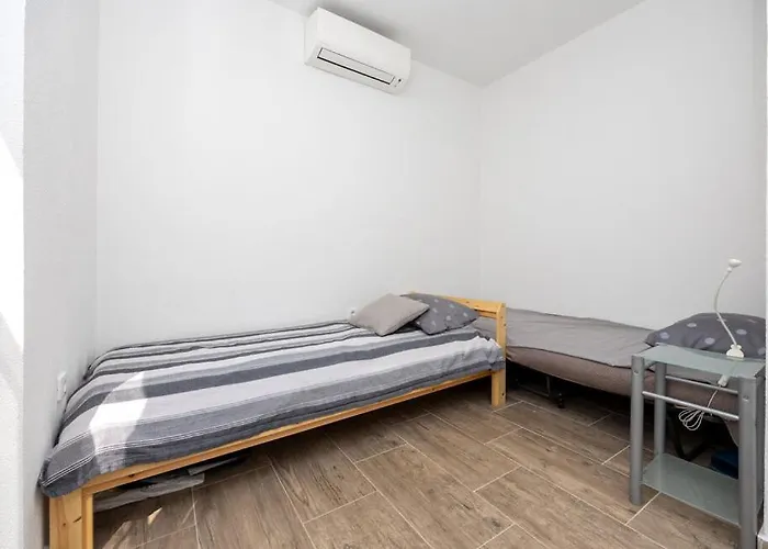 House 25 *