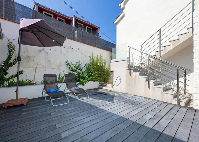 House 25 *