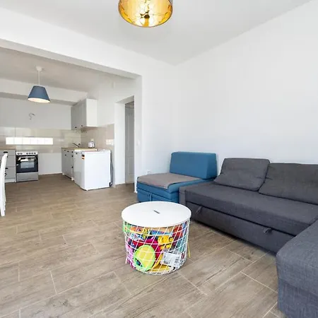 House 25 * Marina