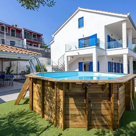 House 25