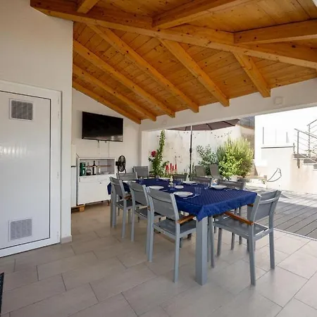 House 25
