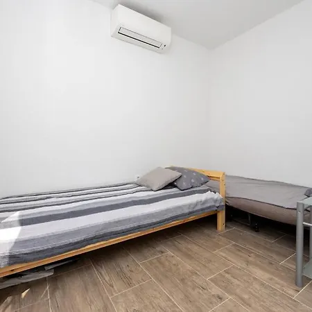 House 25 *