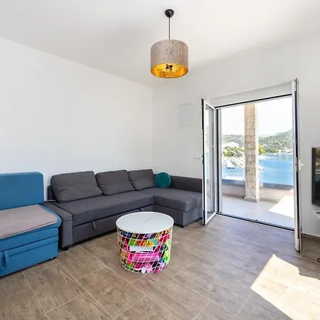 House 25 Marina