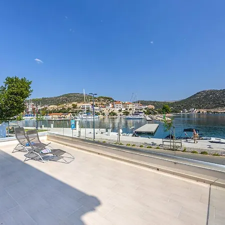 House 25 * Marina
