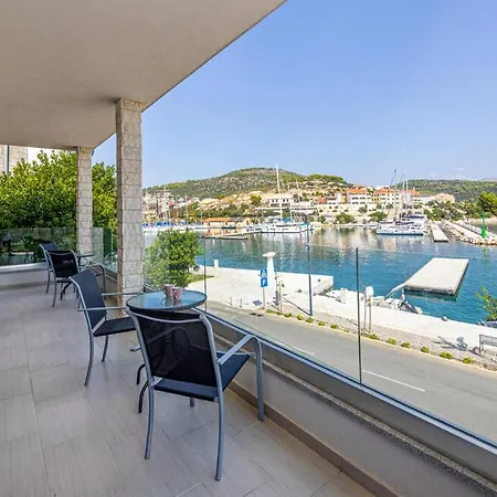 House 25 * Marina